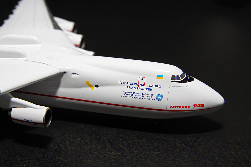 http://www.flightlineimages.com/an-225/an-225-005.jpg
