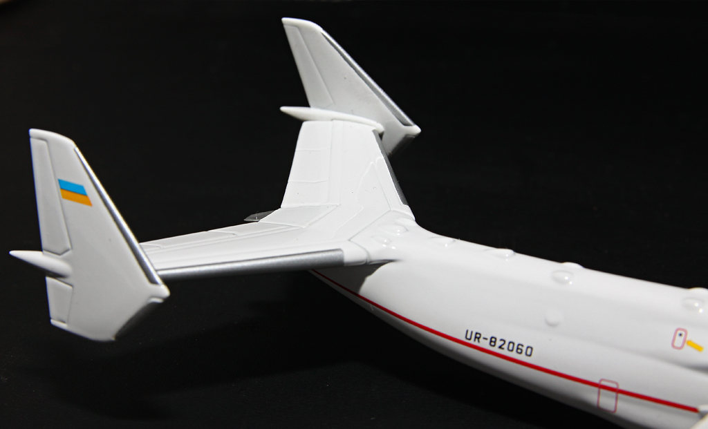 http://www.flightlineimages.com/an-225/an-225-006.jpg
